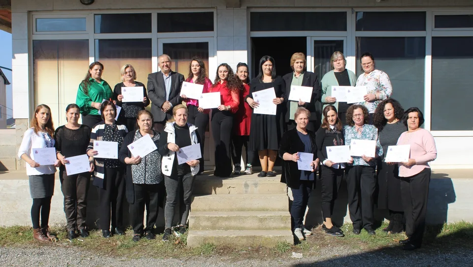 Ceremonia e diplomimit për gratë në fshatin Gadime